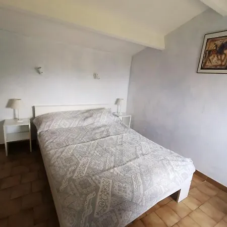 Villa Canaris For 4 With Garden Clim Parking And Sea View Villa Hyères